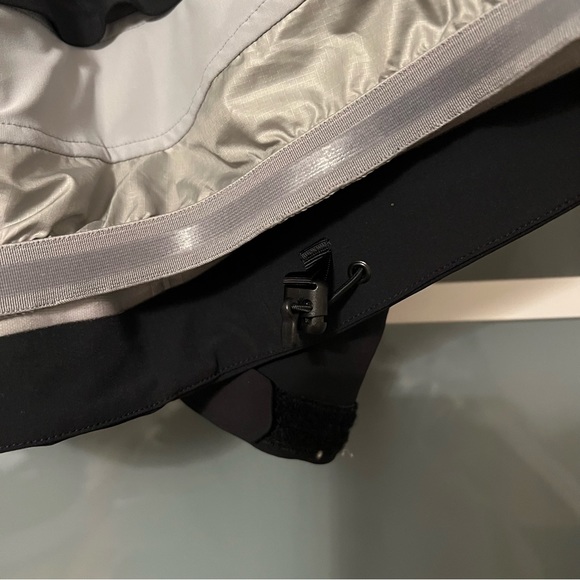 Arc’teryx Ravenna Shell Jacket - Black - Picture 13 of 16